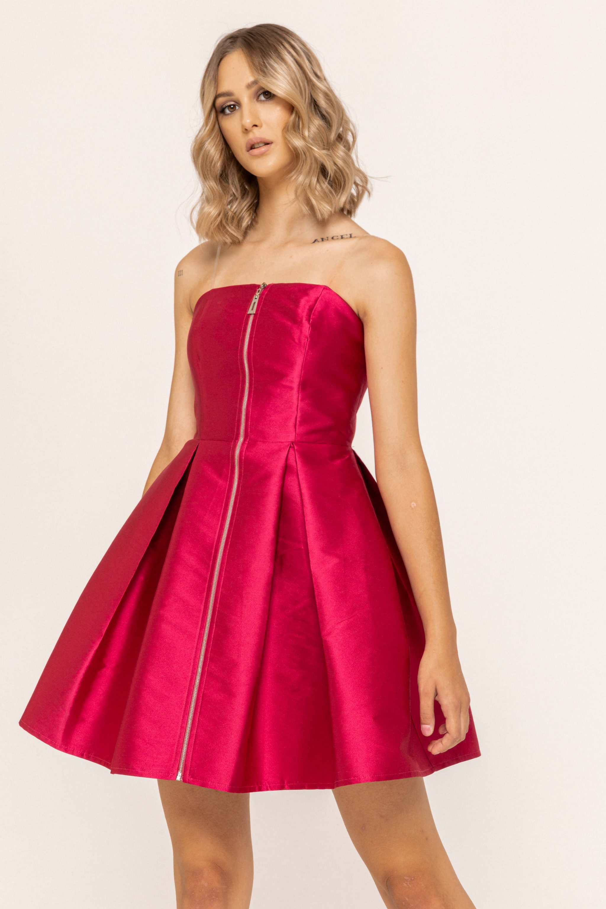Rochie-de-ocazie-cu-umerii-goi-Daiane-ciclam-ETIC-1