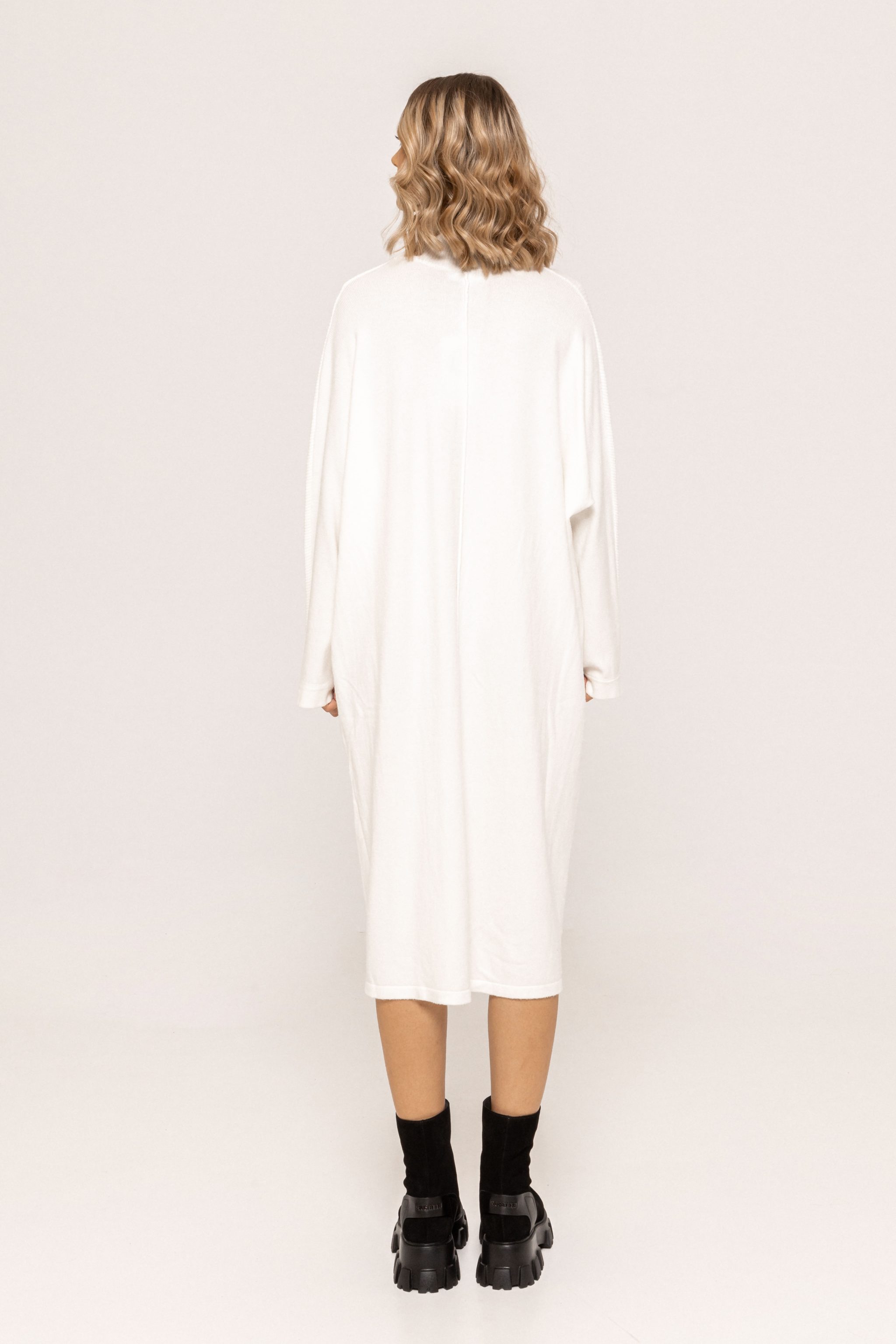 Rochie-midi-cu-guler-inalt-Cassy-ETIC