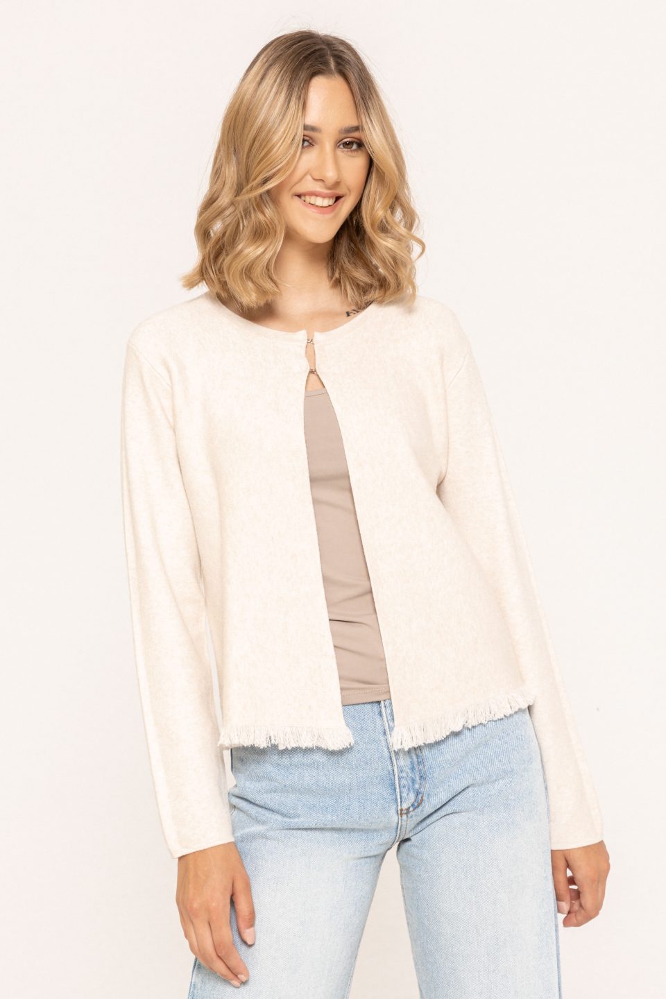 Pulover-scurt-cu-franjuri-Lunna-ivory-ETIC