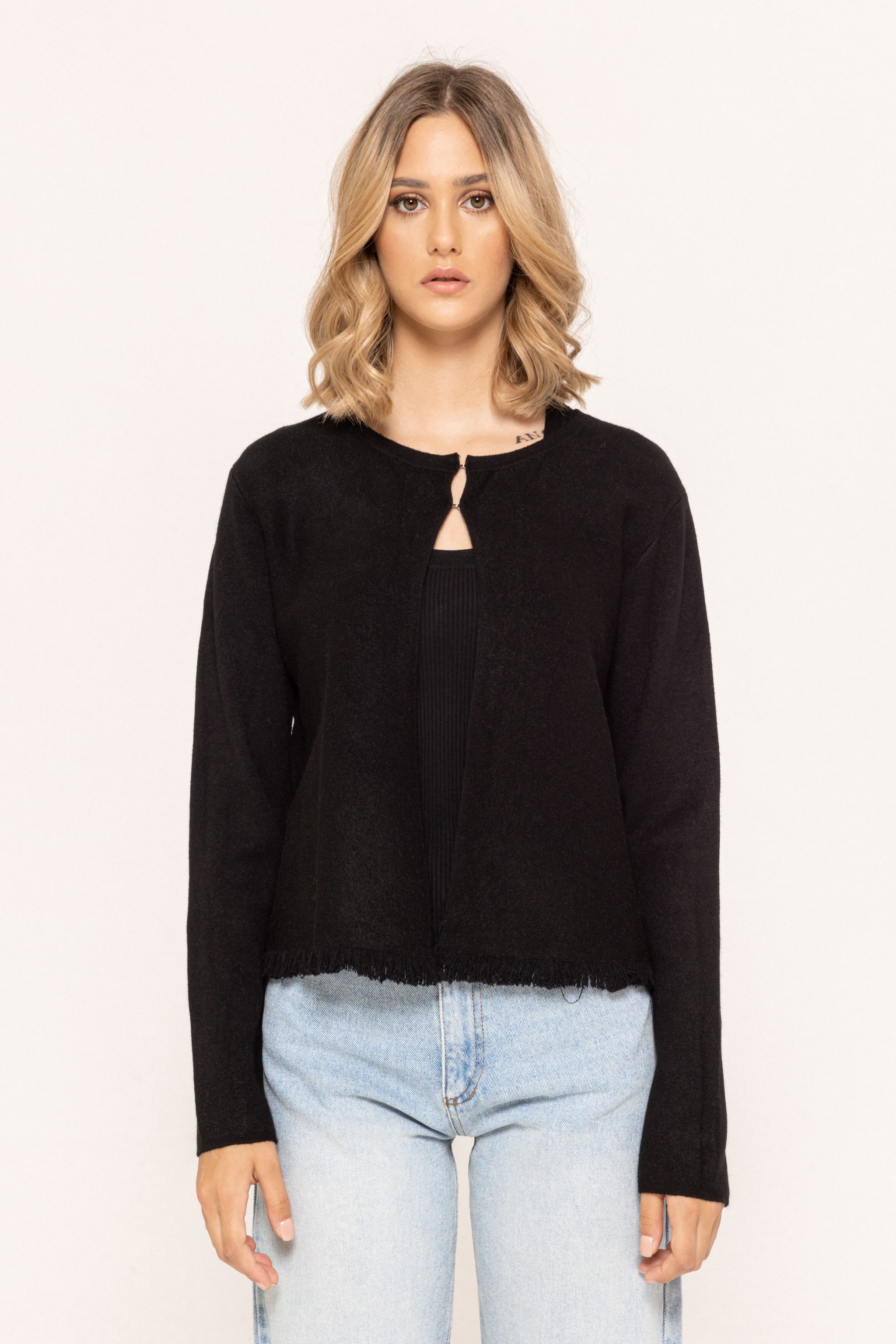 Pulover-scurt-cu-franjuri-Lunna-negru