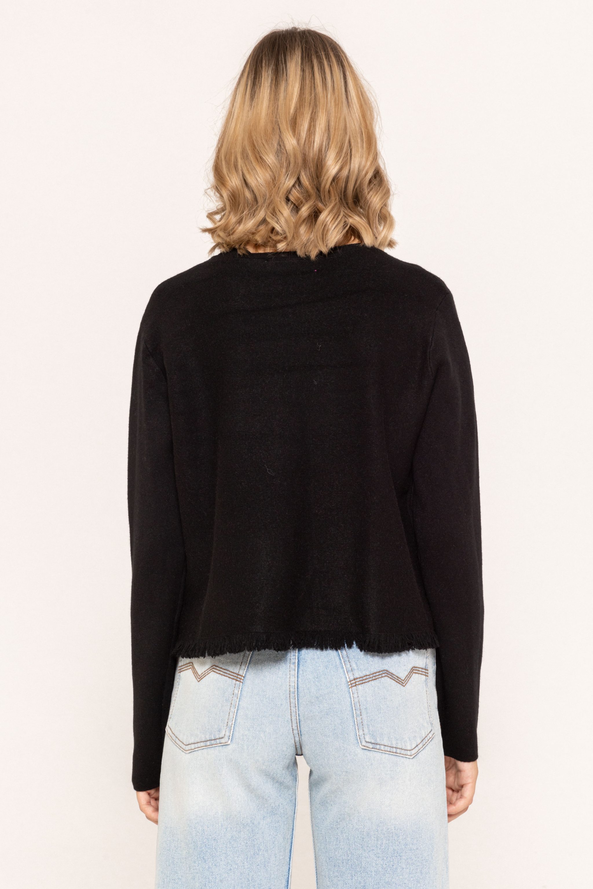 Pulover-scurt-cu-franjuri-Lunna-negru-ETIC