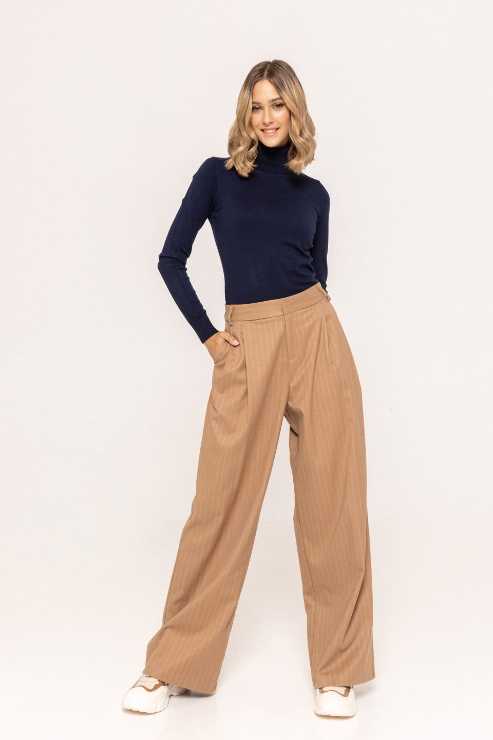 pantalon-larg-cu-pense-Bella-maro-1