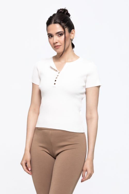 Tricou mulat cu mâneci scurte și nasturi decorativi Jenny