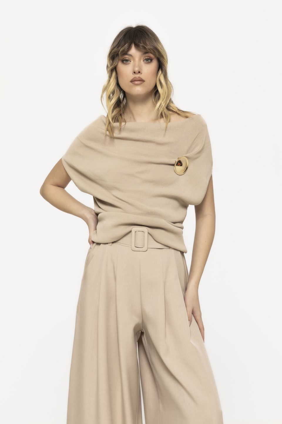 Bluza cu brosa aurie Kira