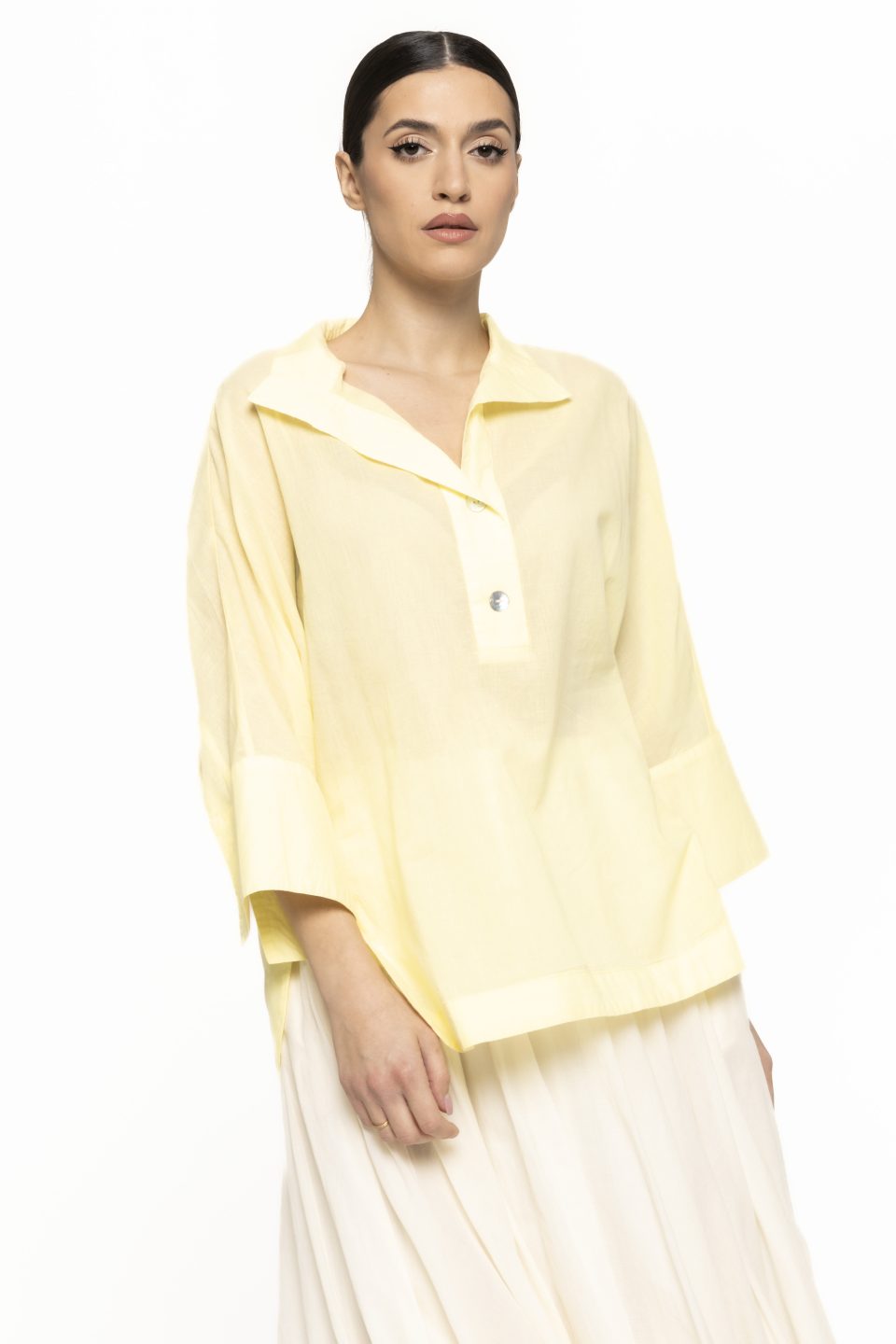 Camasa lejera cu nasturi Mihaela