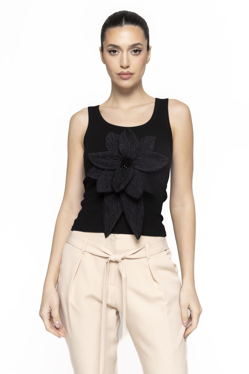 Top cu aplicatie floare Bianca