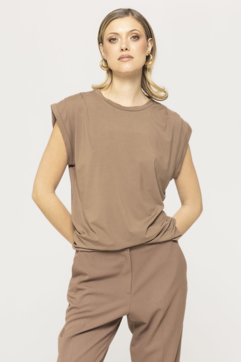 Tricou incretit la umeri Betty