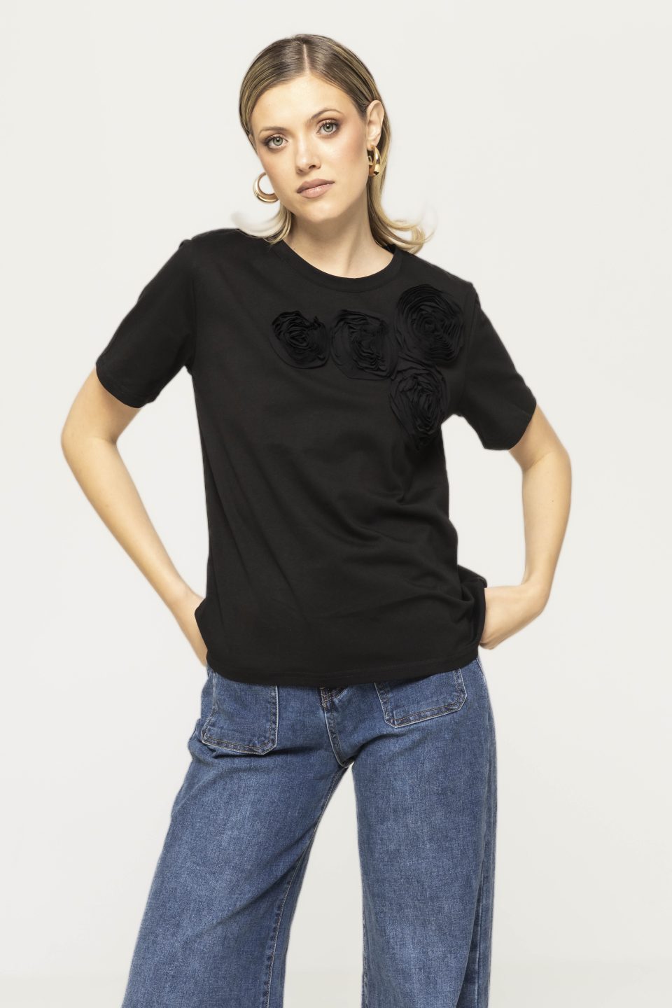 Tricou casual cu aplicatii flori Niky
