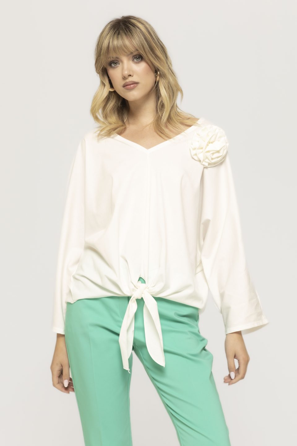 Bluza cu aplicatie floare si nod in talie Elisa