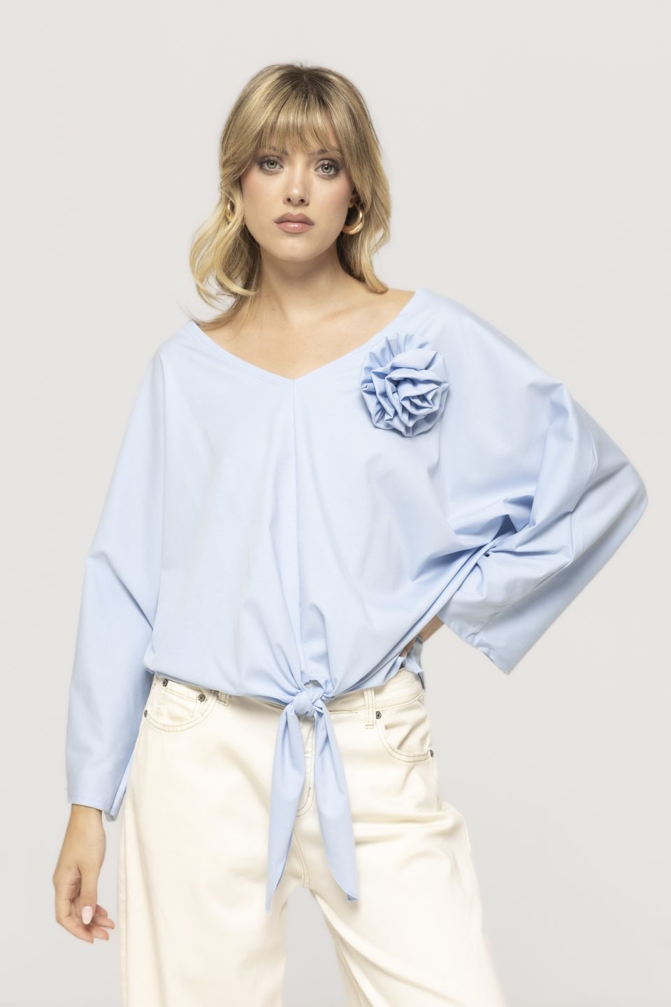 Bluza cu aplicatie floare si nod in talie Elisa