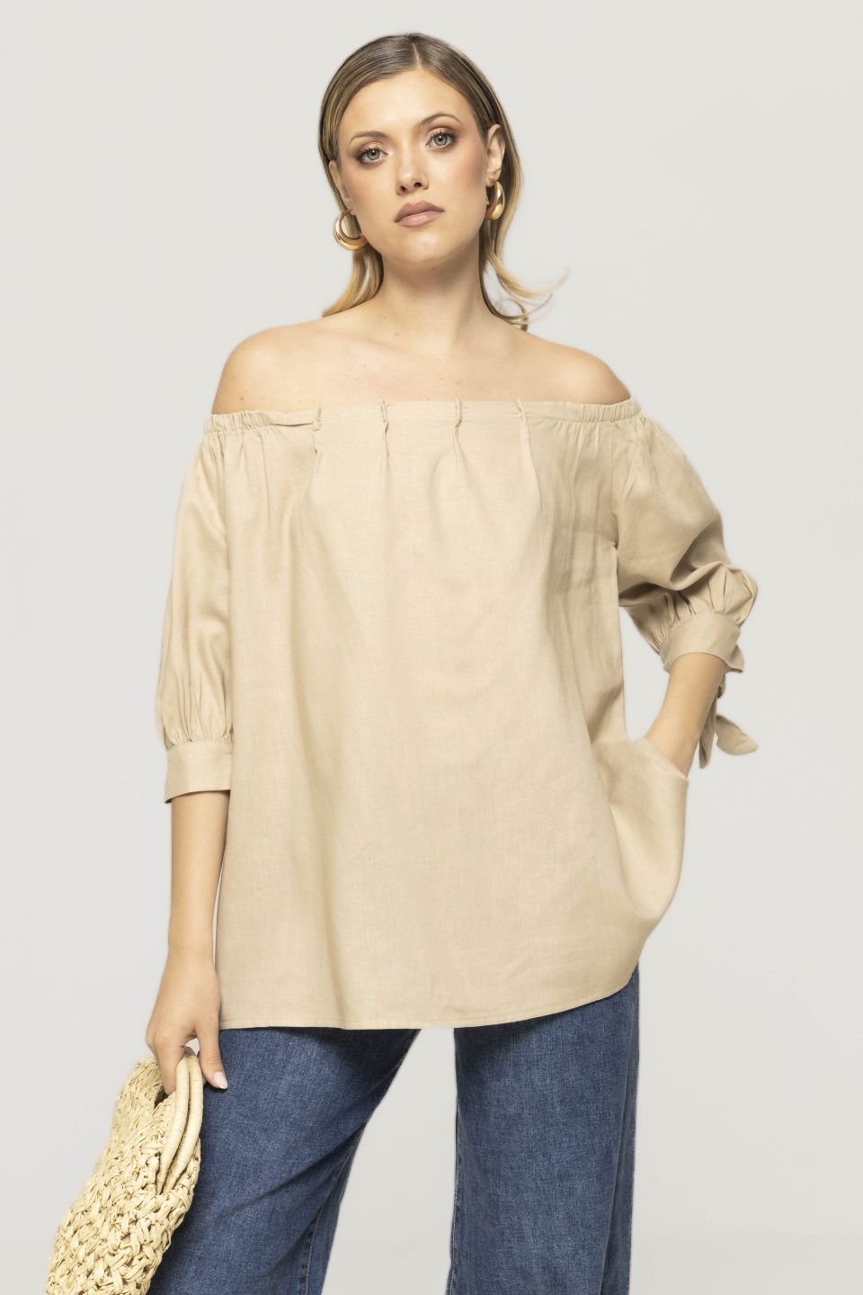 Bluza pe umeri cu funda la maneca Liza