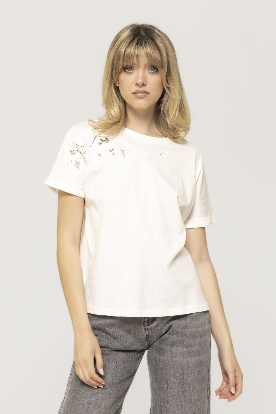 Tricou cu model broderie Mona