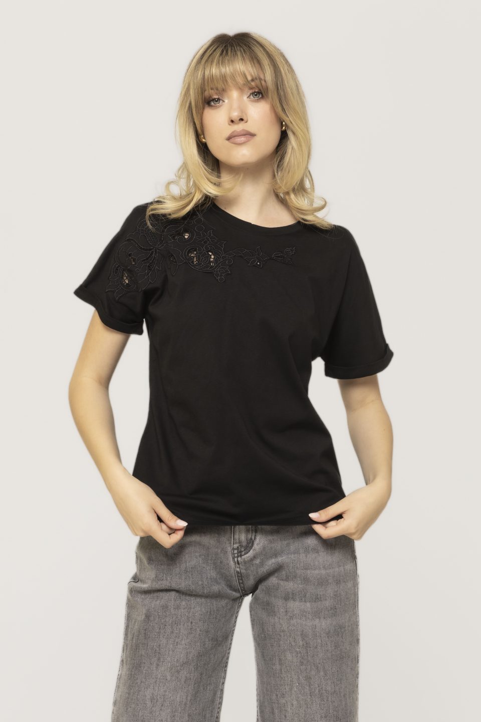 Tricou cu model broderie Mona