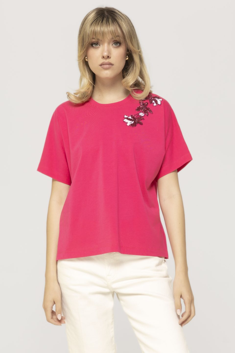 Tricou cu aplicatii flori pe umar Serena