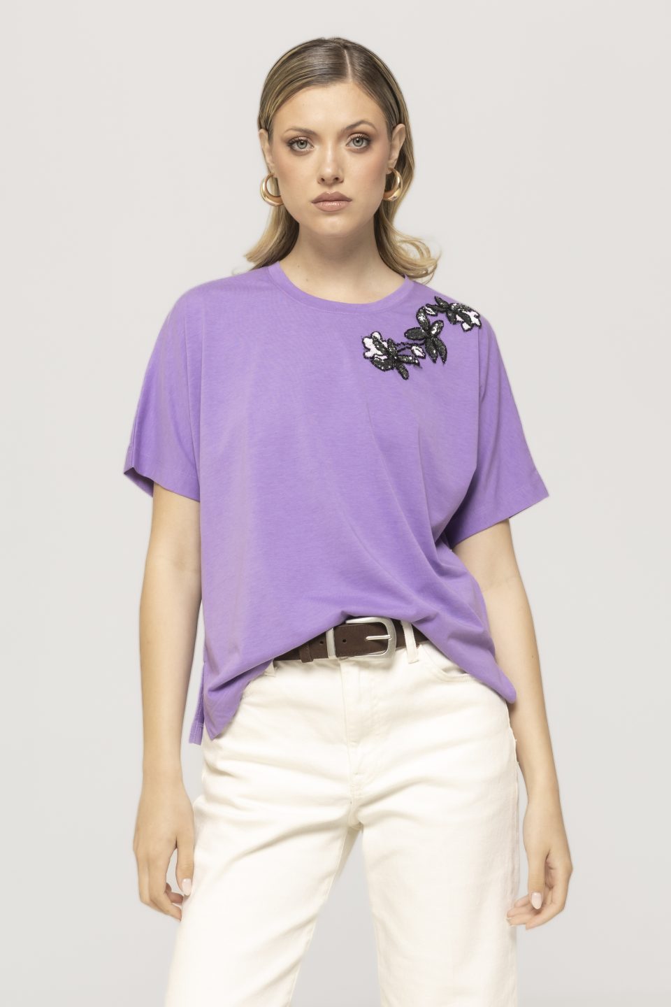 Tricou cu aplicatii flori pe umar Serena