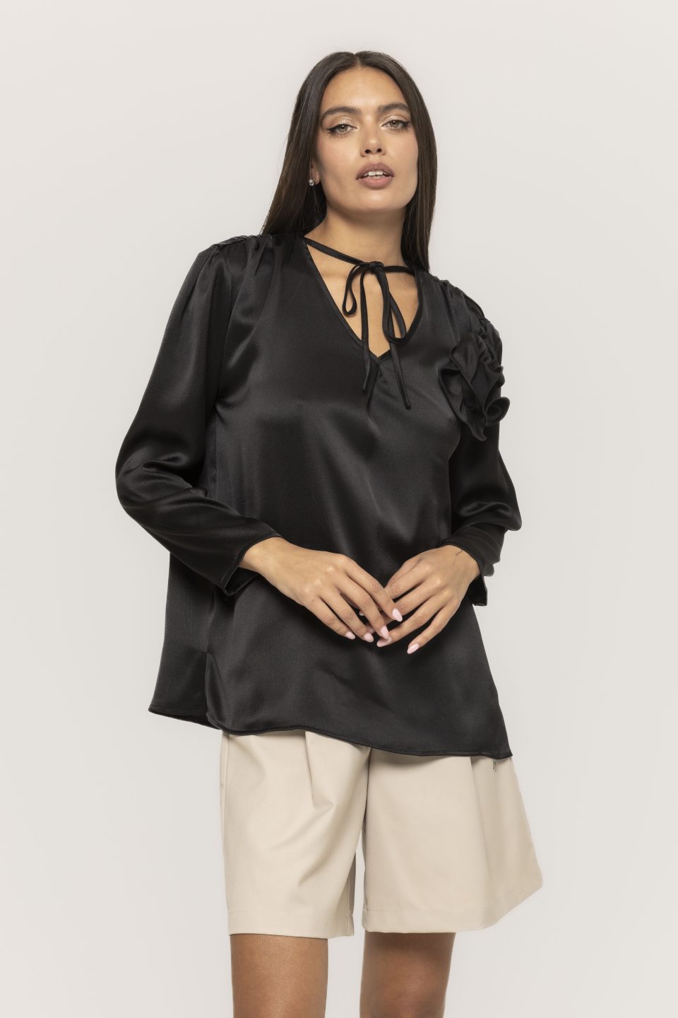 Bluza satinata cu accesoriu floare Casandra