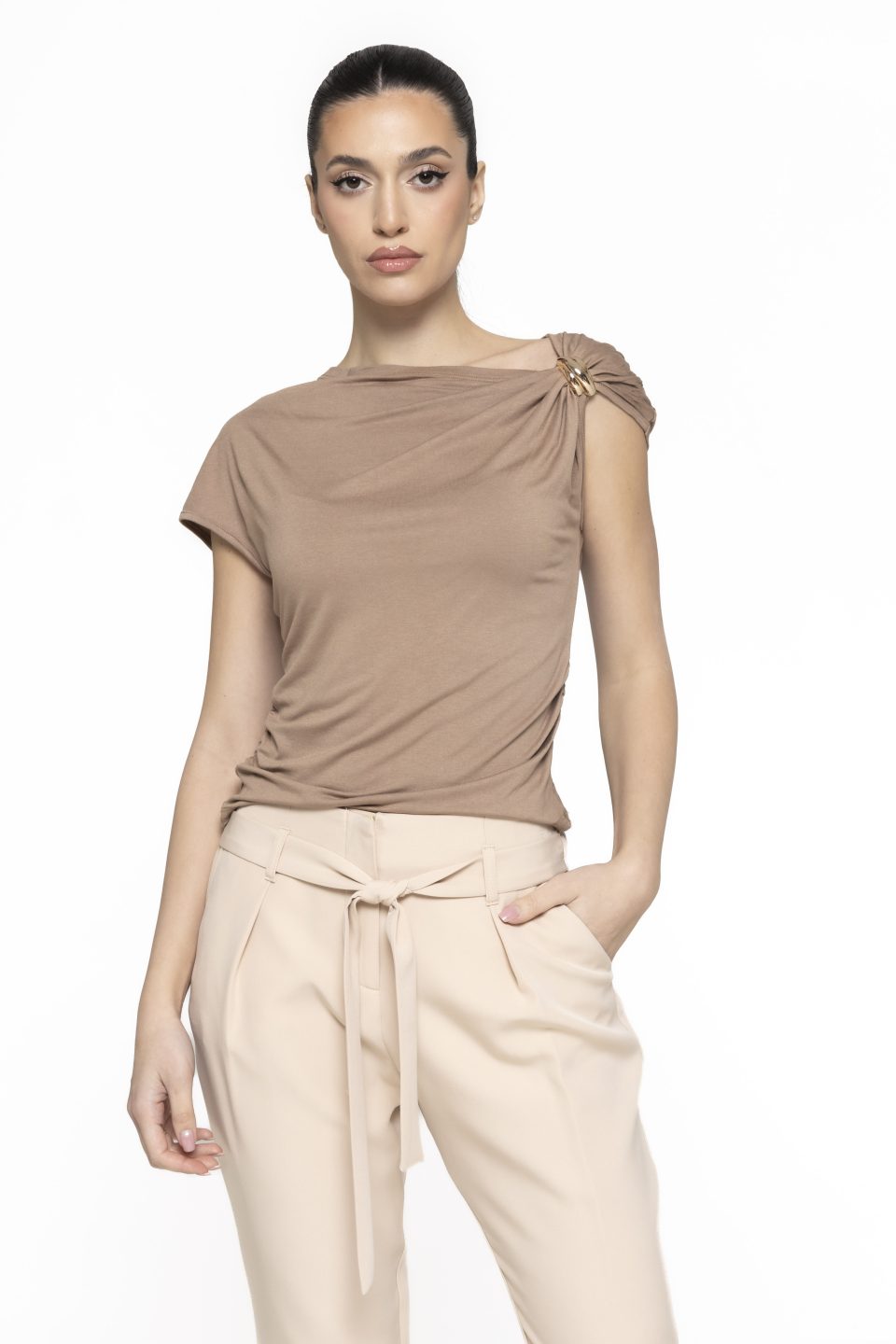 Top cu accesoriu auriu Amira