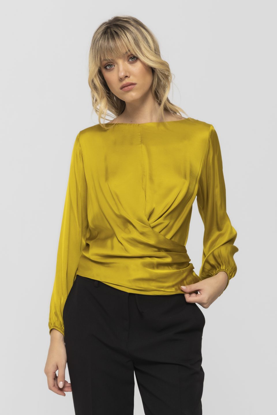 Bluza satinata cu snur la spate Ioana