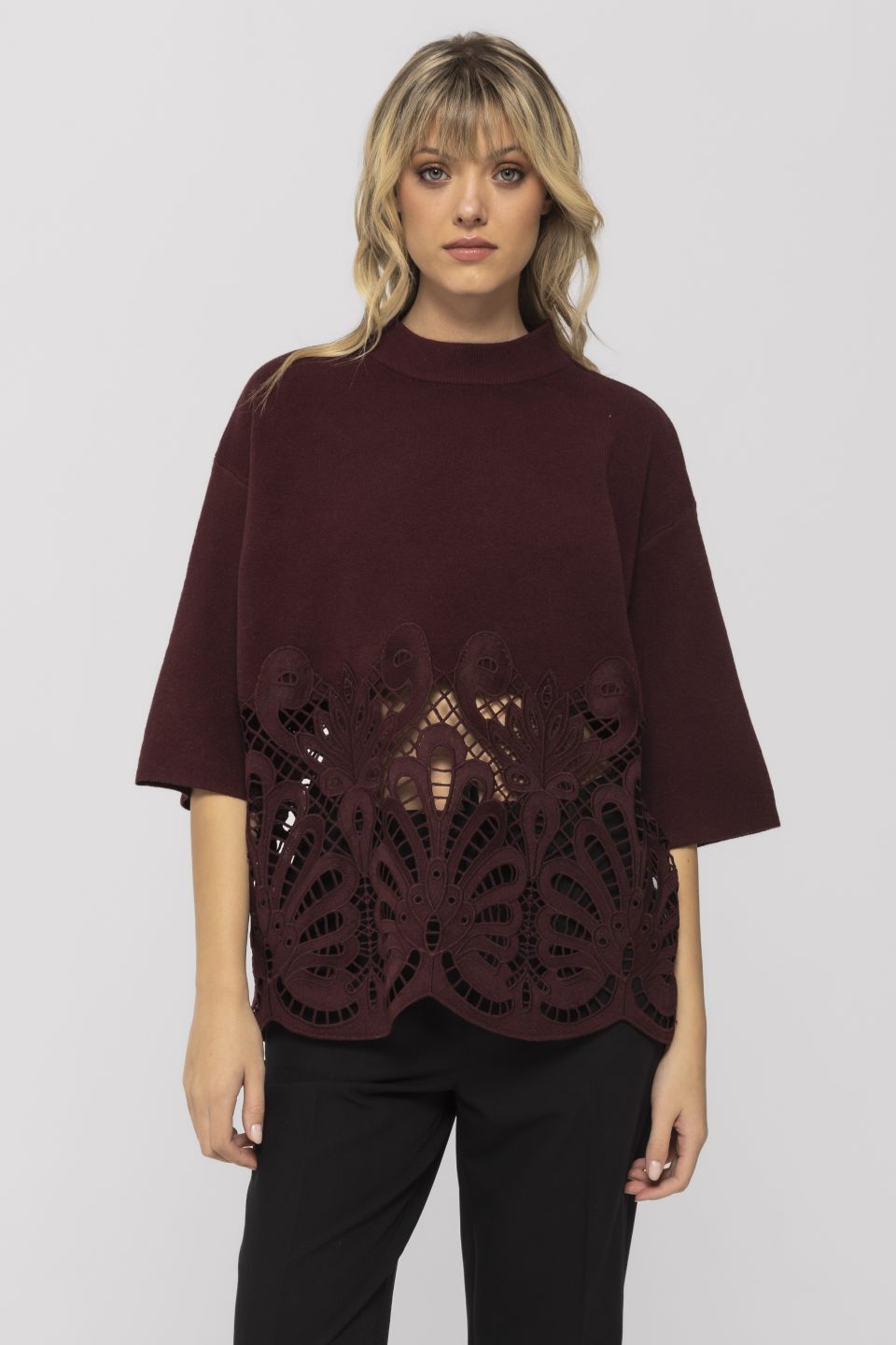 Pulover tricotat cu model broderie Cezara