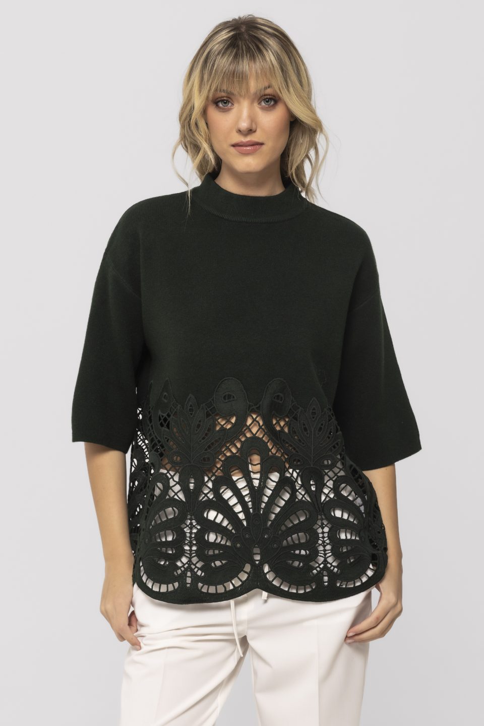 Pulover tricotat cu model broderie Cezara