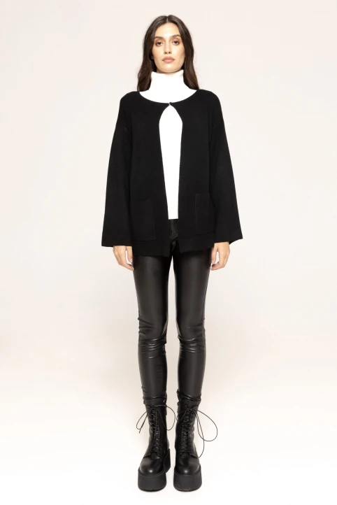 Jacheta-din-tricot-cu-buzunare-Adela-negru