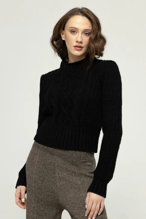 pulover-cropped-cu-model-impletit-barbara-negru-ETIC