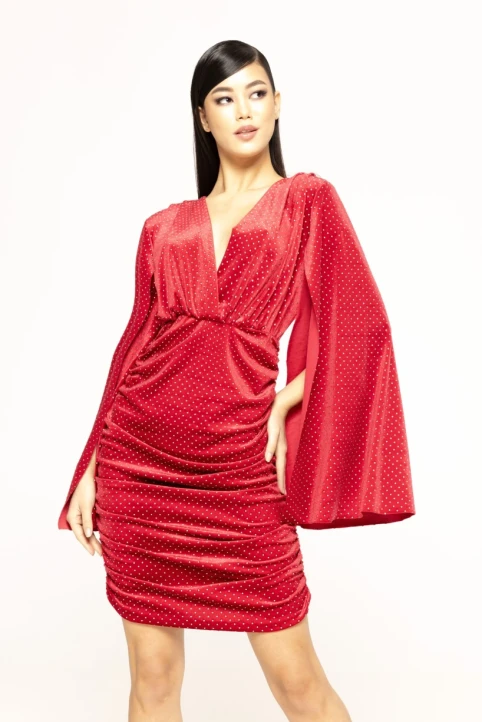 Rochie-de-catifea-cu-deschidere-pe-maneci-rosu-ETIC-1-scaled-832×1249